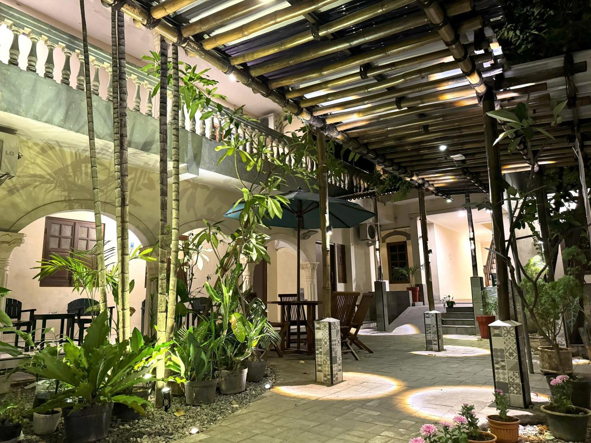 The Raden Patah Heritage Kota Lama Semarang Exterior foto